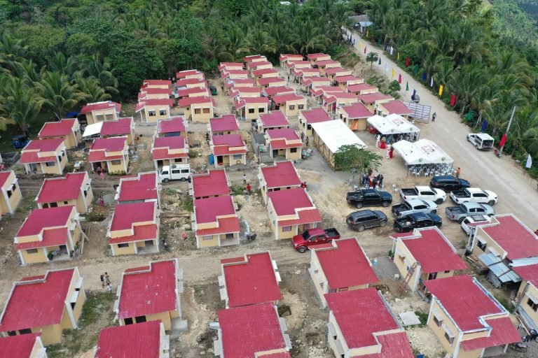 DSWD XI turns over housing units in Tarragona town