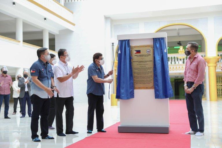 Duterte inaugurates iconic Marawi Grand Mosque