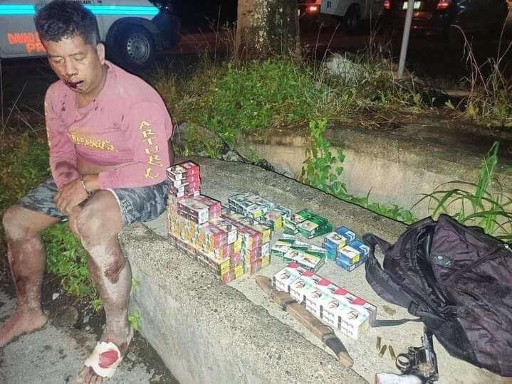 Kawatan nga gigukod sa pulis nahulog sa motor, sikop