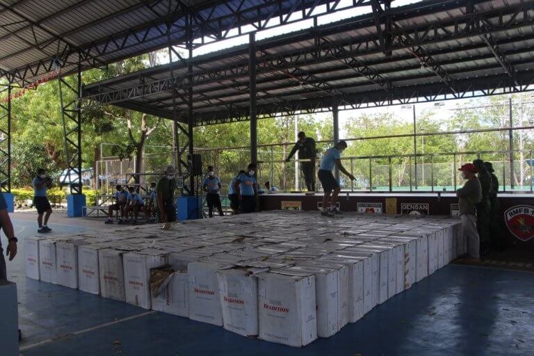 PNP-12 confiscates truckload of smuggled cigarettes in Nocot town