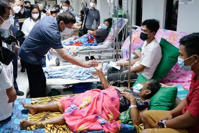 Duterte works on Holy Friday, distributes good to Agaton survivors