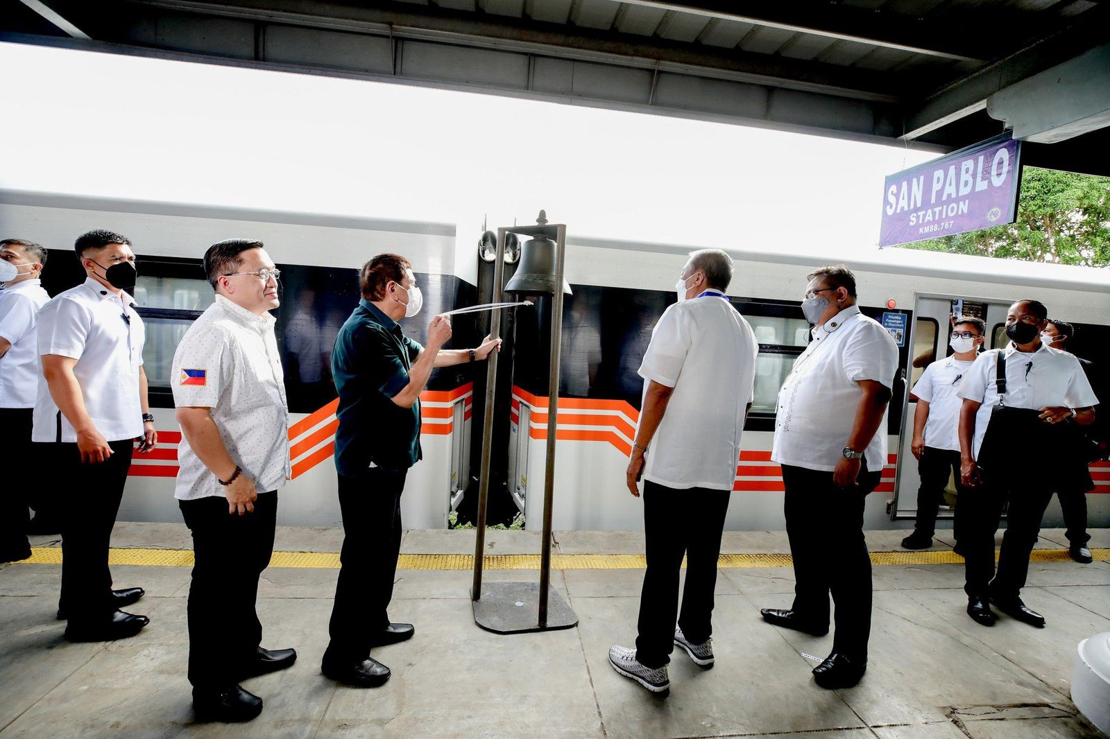 Duterte launches PNR’s Lucena-San Pablo commuter line – NewsLine ...