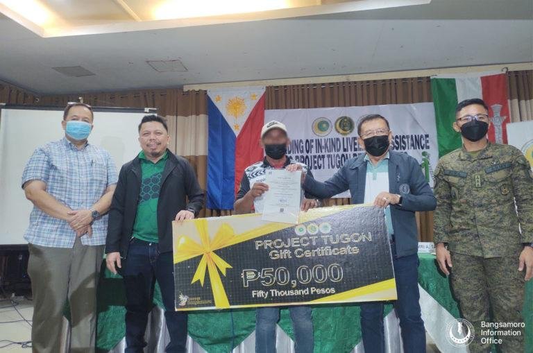 BARMM gives livelihood packages to 17 former combatants