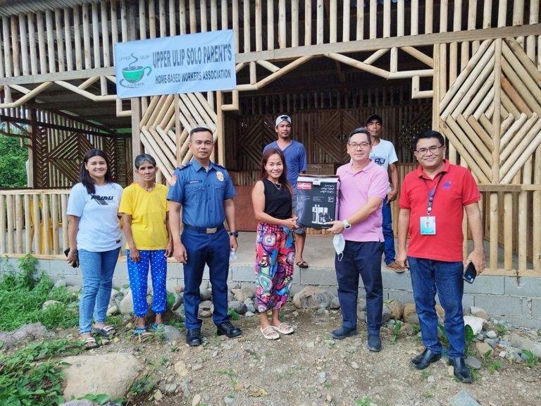 DTI provides  P290K livelihood kits  to Davao de Oro groups 