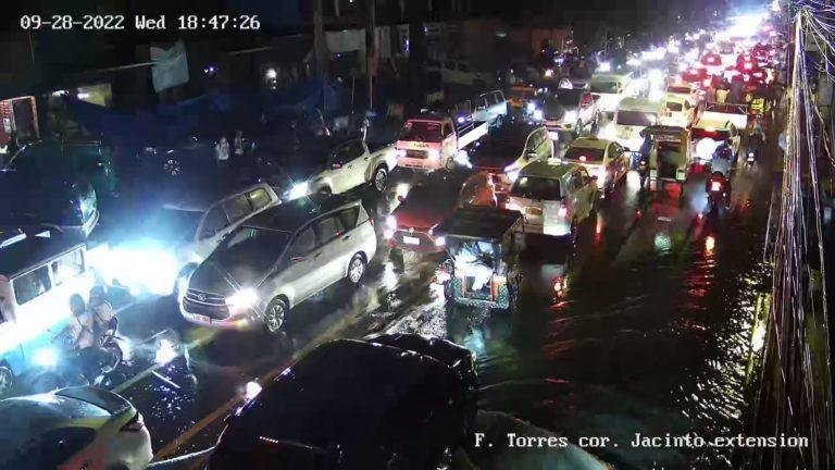 Flooding hits Davao City streets