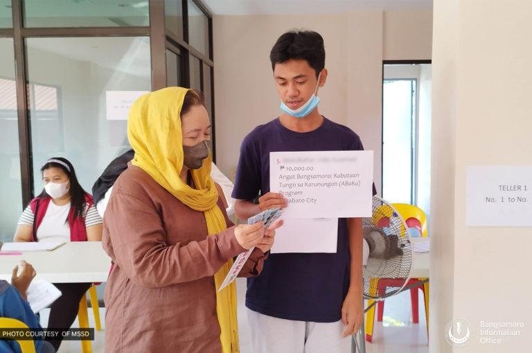 Cotabato City studes receive educational aid