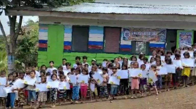 Newsline walks the trail to bring  school materials for  Ata Manobo learners