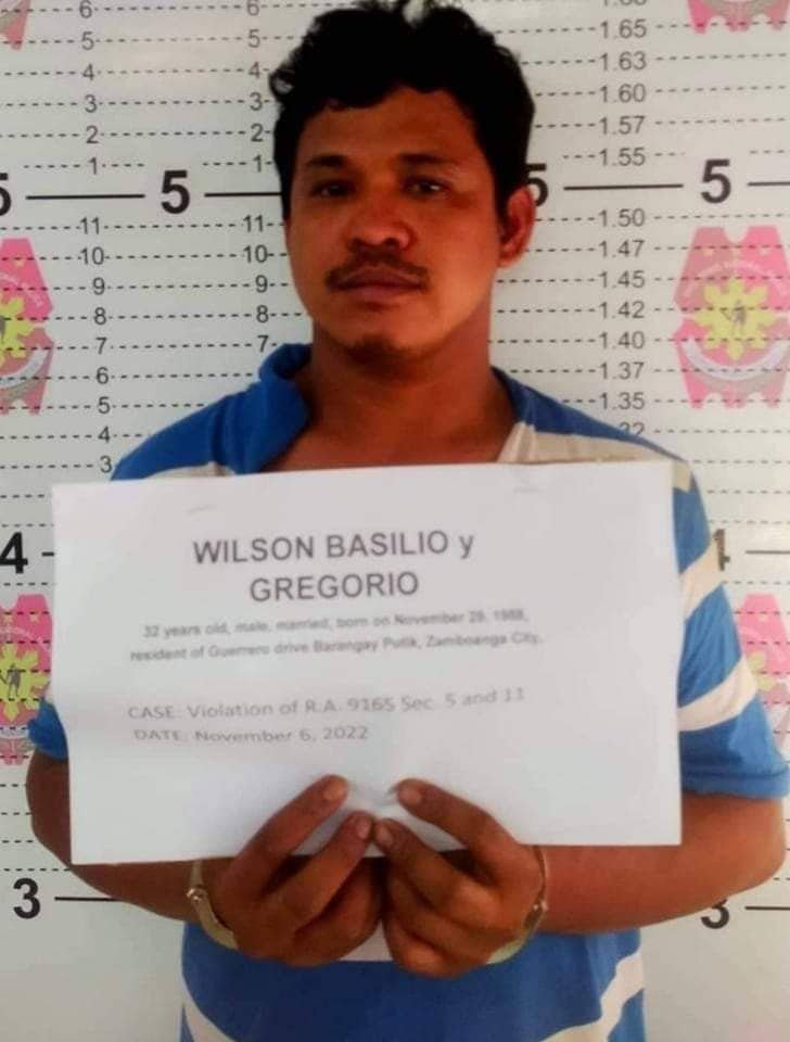 Dinakpan nakasibat sulod sa istasyon sa pulis