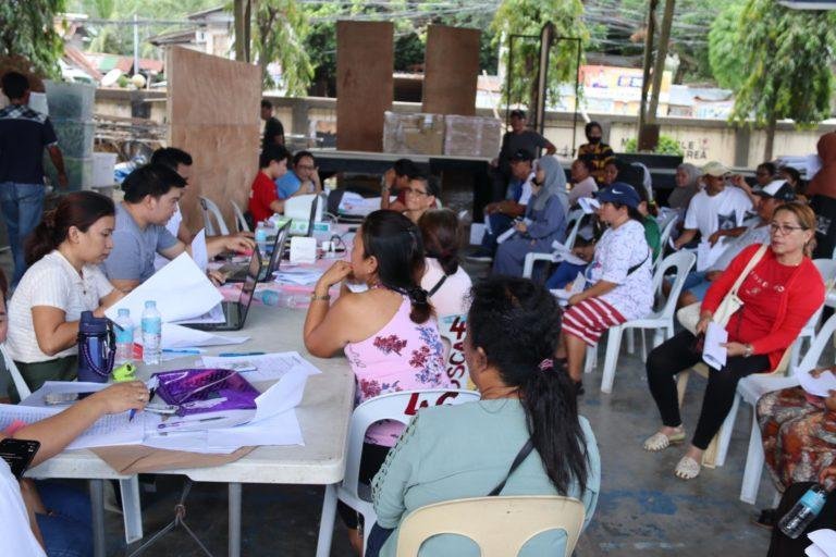 Senador Pimentel nanghatag og ayuda sa Mati City