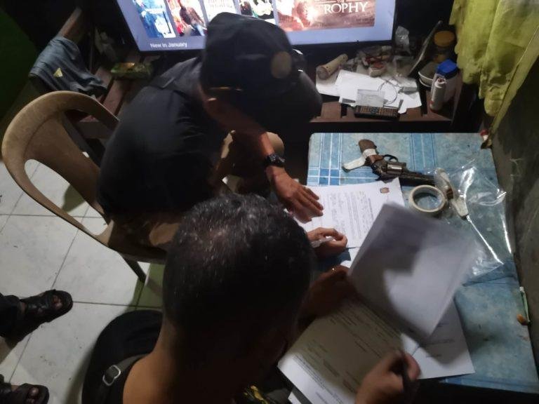 Illegal nga pusil nasakmit, suspek nakasibat