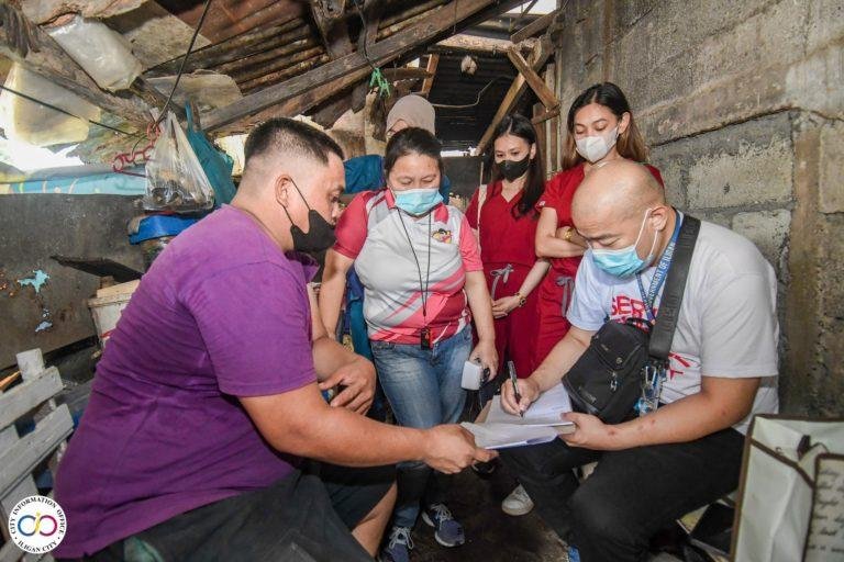 Beneficiaries in two barangays in Iligan City receive aid from LGU program