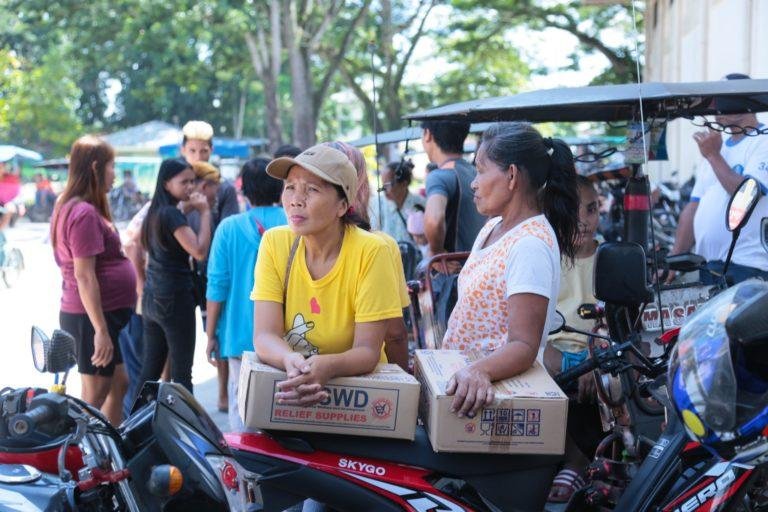 DSWD Distributes Essential Food Packs to 989 Families in Lanao del Norte