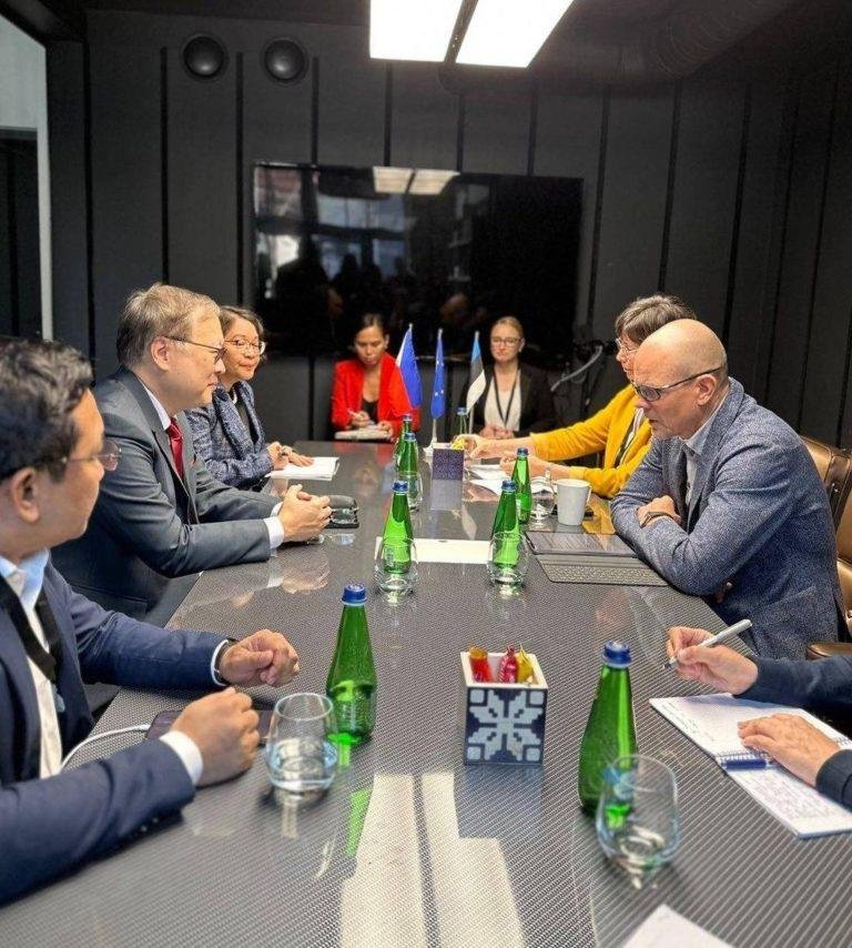 DICT secretary meets with Estonian minister to discuss digital cooperation