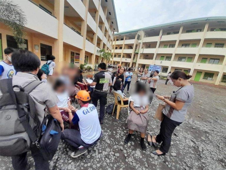 125 students faint  during the  Magnitude 4.7 quake in Davao City