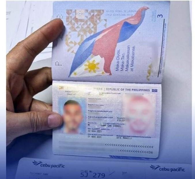 Immigration personnel arrest an Israeli national  using a fake PH passport