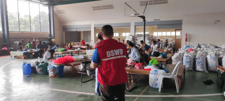 DSWD distributes relief assistance to families affected by flood