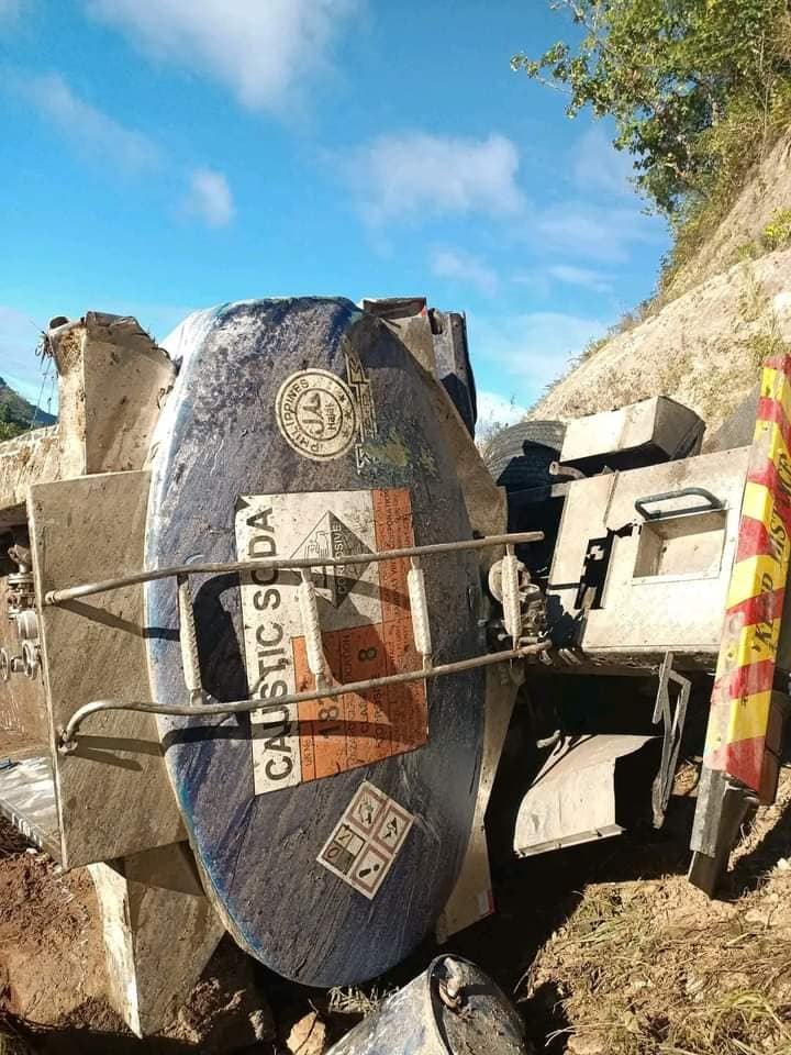2 dead as tanker carrying caustic soda collides on a  hill