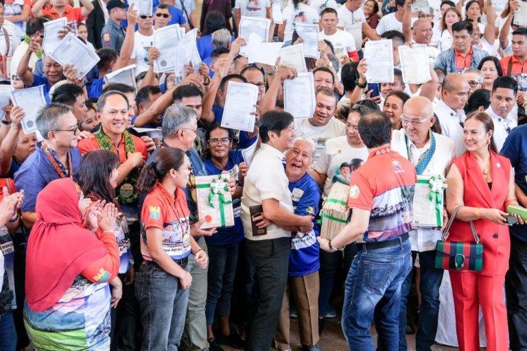 Marcos  vows to permanent solution to agrarian reform program problem