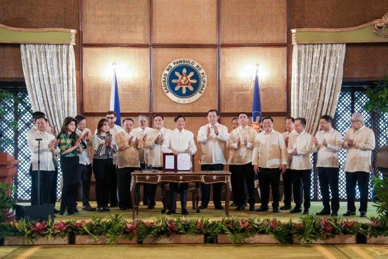 Balaud nga naghatag og cash incentives sa mga nag edad og 80 hangtud 95 gipirmahan ni PBBM