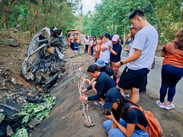 Families of the victims  in Antipas road mishap lit candles on site