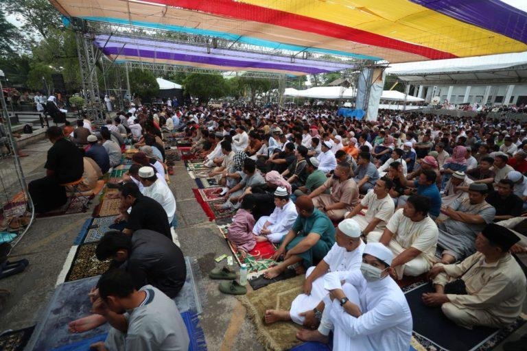 Marcos calls on Muslim community to forge a harmonious society filled with love, prosperity, compassion