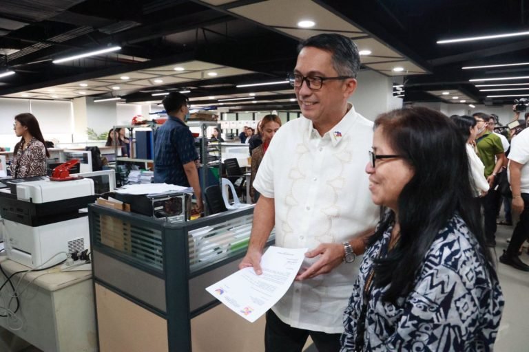 Magno visits MinDA office