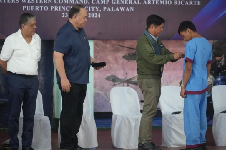 Marcos Jr.  awards Order of Lapu-Lapu to injured Navy Sailor in WPS incident