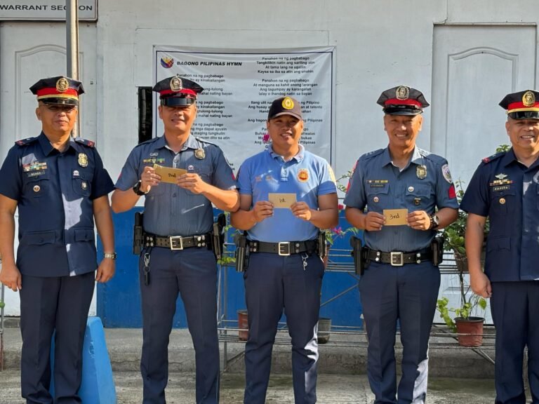 Kuwarta ug bugas madawat sa pulis nga maayo og performance
