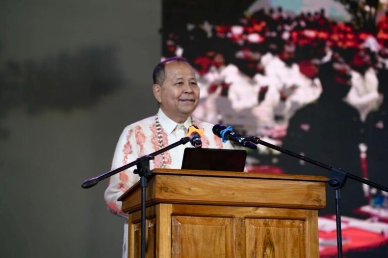 MisOcc  Governor  Oaminal receives standing ovation for remarkable performance