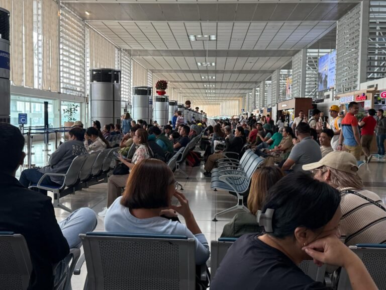 Airports filled with passengers affected by super typhoon #Pepito