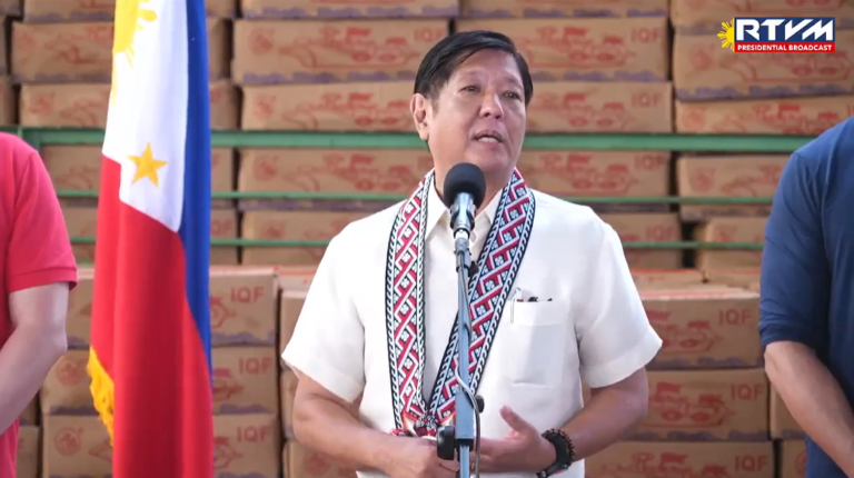 PBBM leads distribution of confiscated mackerel to Baseco residents