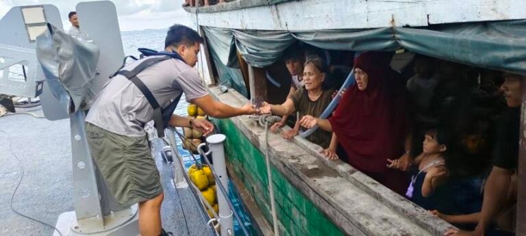 Philippine Navy rescues 121 stranded passengers in Tawi-Tawi