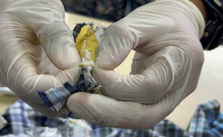 Father caught smuggling illegal drugs during visit to imprisoned son