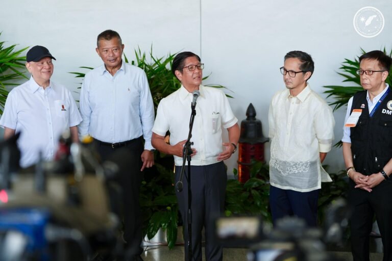 Marcos retains the majority of Cabinet officials after a performance review