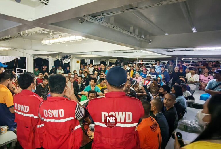 Hundreds of Filipinos return from Sabah, aided at Zamboanga port