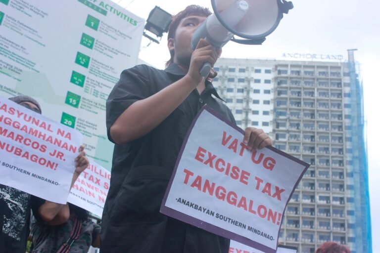 Protesters Slam Gov’t Inaction as Economic Crisis Deepens