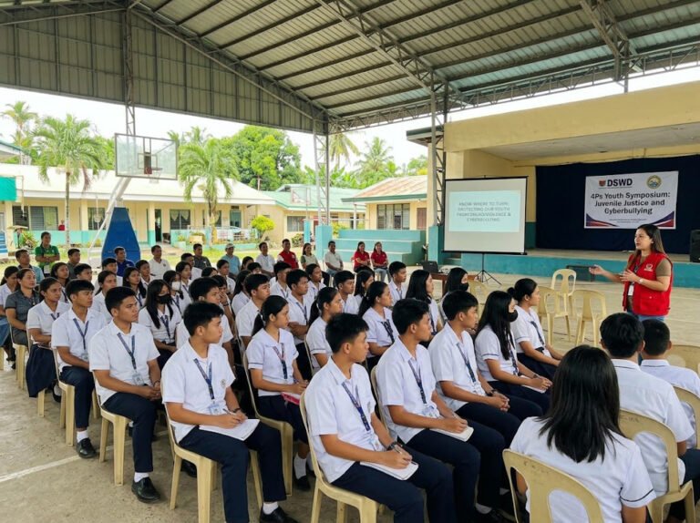 50 4Ps youth learn where to turn when violence goes online